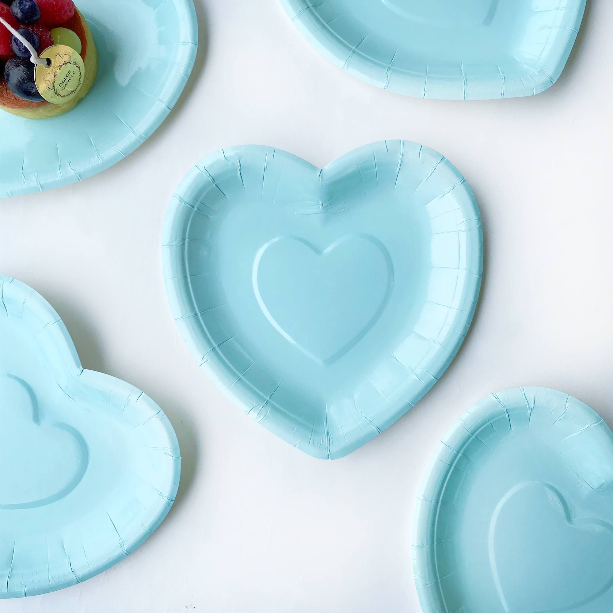 Prato de bolo em forma de coração azul