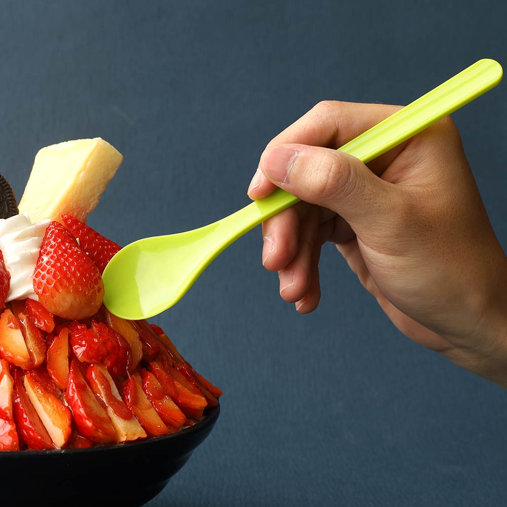 Sudu dengan pemegang panjang 18cm adalah ideal untuk cawan pencuci mulut yang tinggi. Reka bentuk ergonomiknya meningkatkan kemudahan penggunaan untuk ais parut dan sundae.