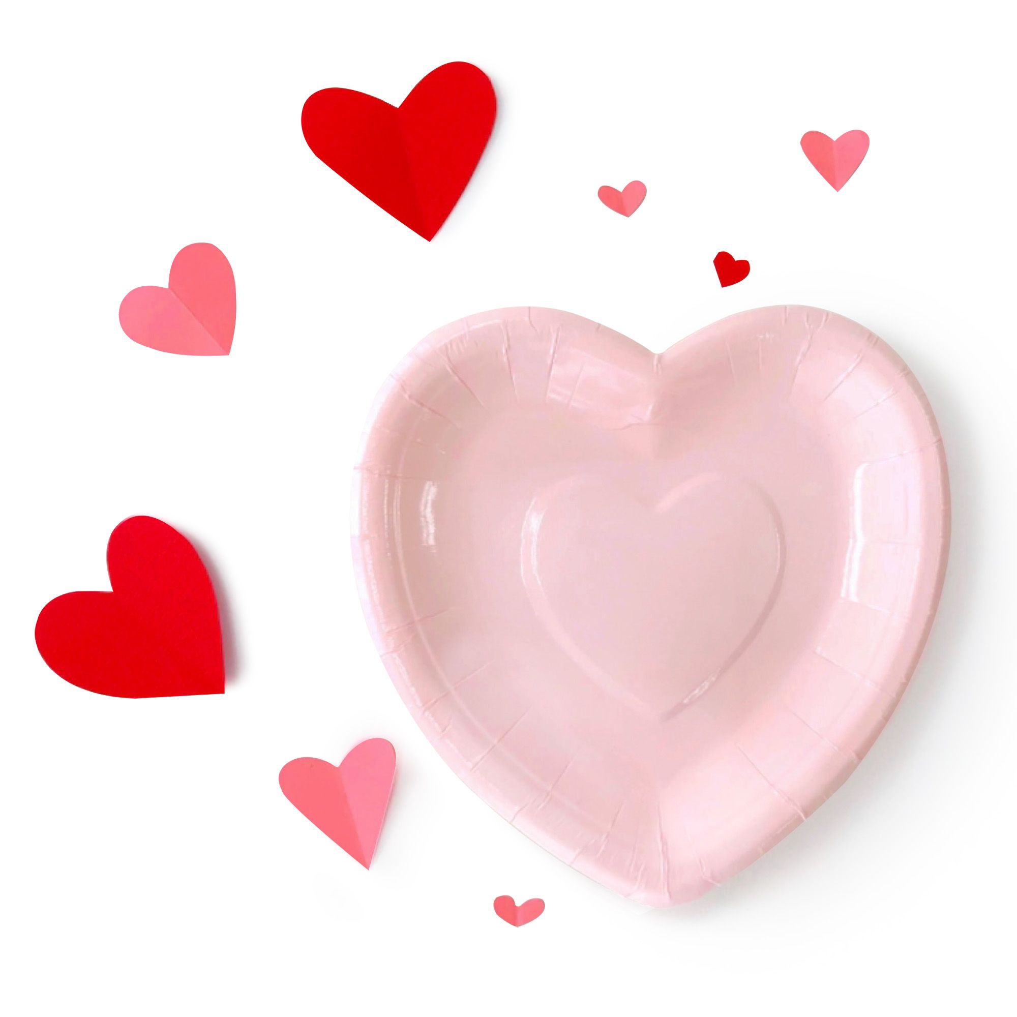 गुलाबी हृदय आकार की केक प्लेट