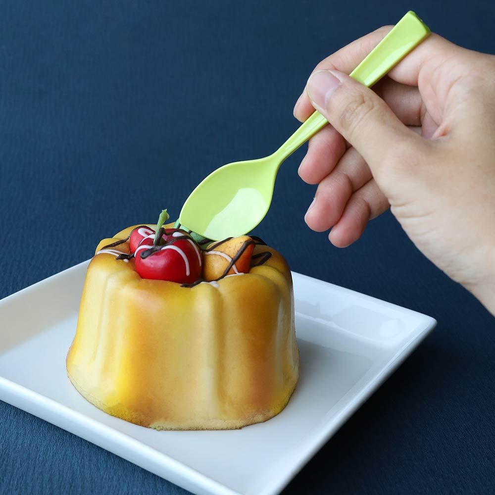 Leaf spoon can eat pudding, jelly, dessert