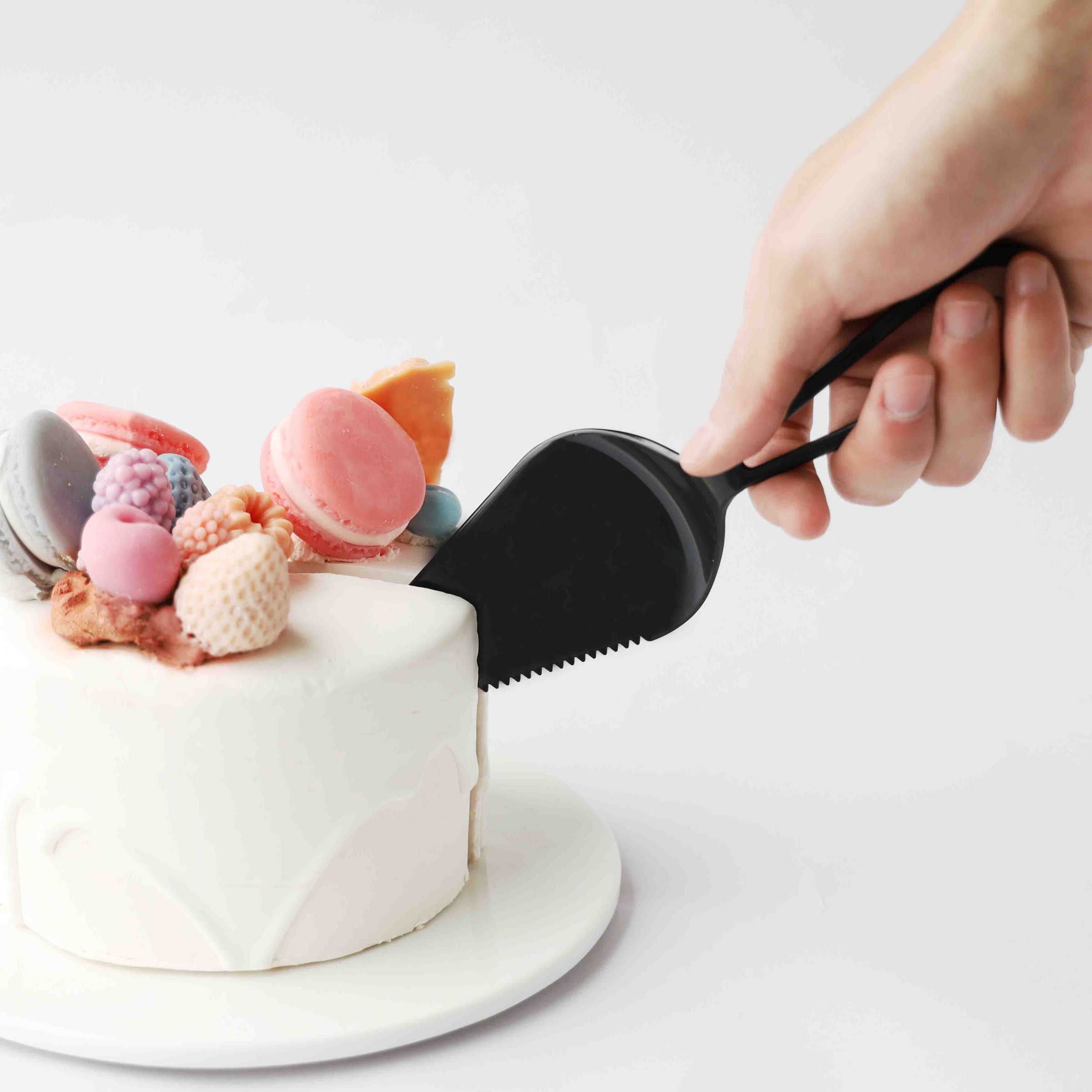 the latest cake server is made from PP material.